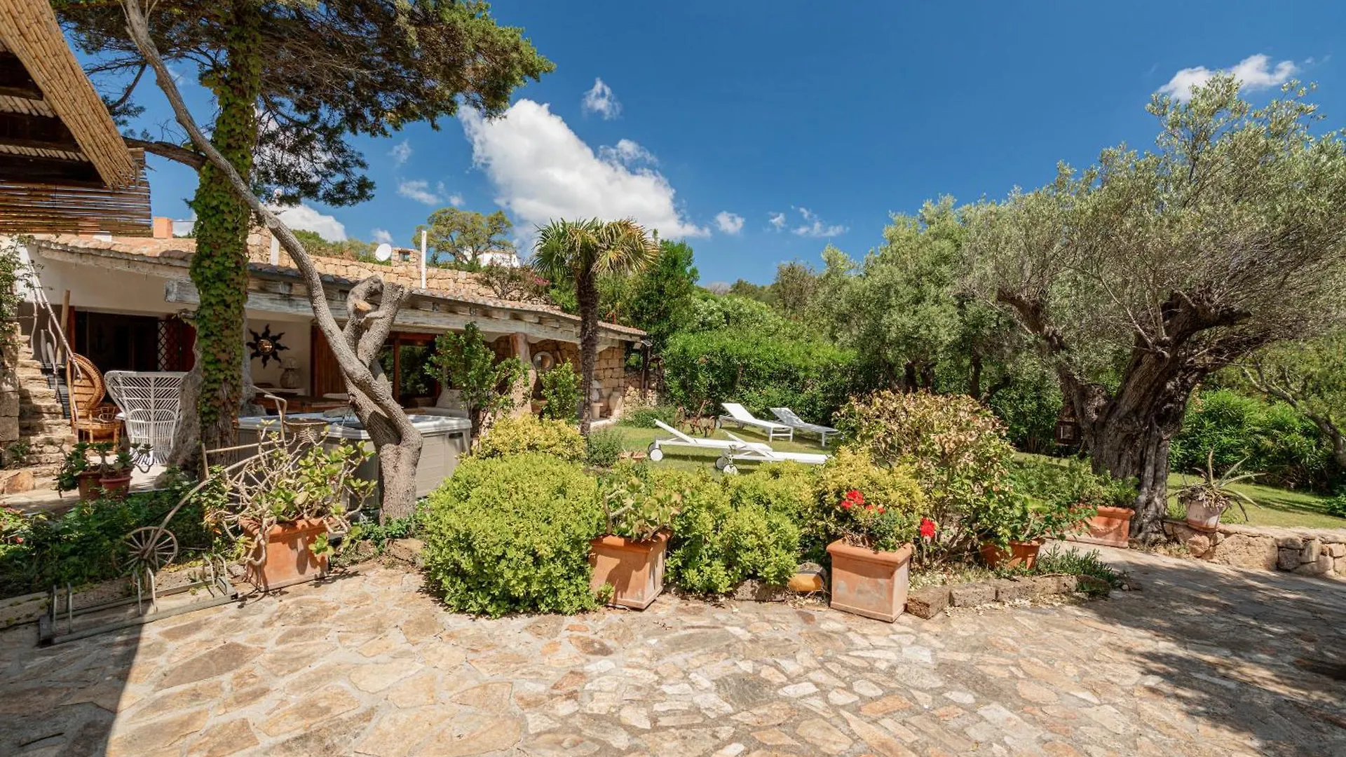 Villa Di Lusso Porto Cervo PantogiaCon Giardino